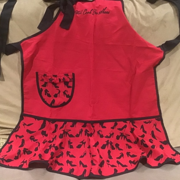 Great novelty apron “Will Cook For Shoes” in beautiful Red & Black - Picture 5 of 6